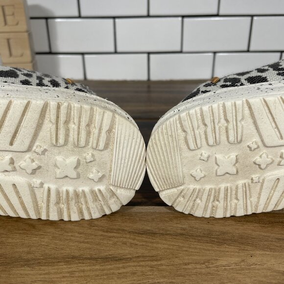 Hey Dude Wendy Womens Size 6 Shoes Woven Cheetah Print Moc Toe Comfort Slip Ons - Picture 9 of 13